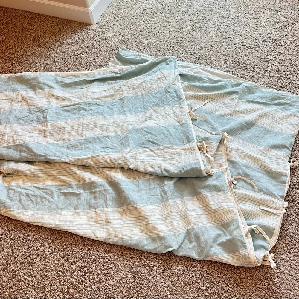 WEST ELM King Sized Duvet Cover Seafoam and Cream Striped Excellent Condition!